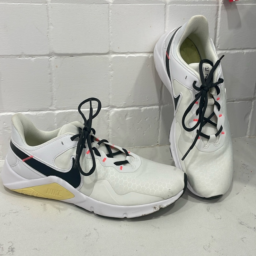 Nike Legend Essential women’s shoes size 11